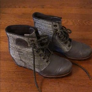 Size 7.5 Sorel boots. Lightly worn. Waterproof.